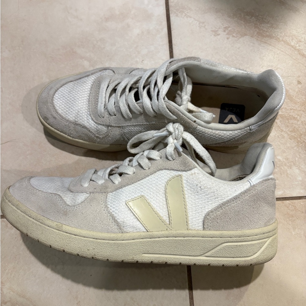 Veja women’s Off-White and Beige Sneakers